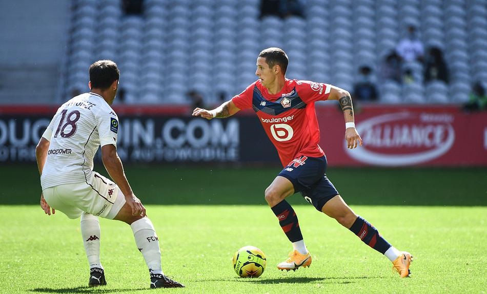 九游体育app-芝加哥公牛迎法甲关键赛，集结日官宣签约，悬念犹存，临场指挥获称赞 